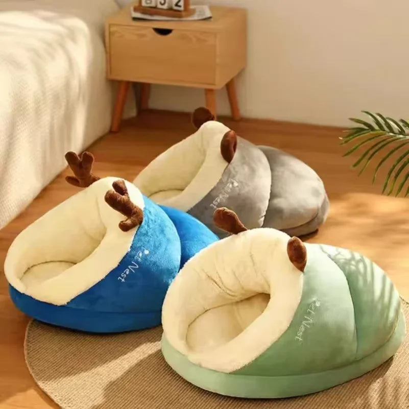 Snug Pug Cozy Dog Bed - Self-Warming Antler Cave Bed for Small Dogs & Cats